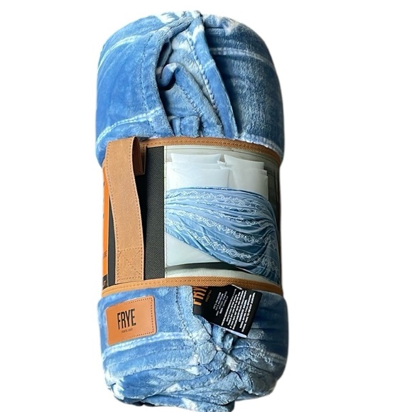 Frye - Queen Plush Blanket - Picture 5 of 6